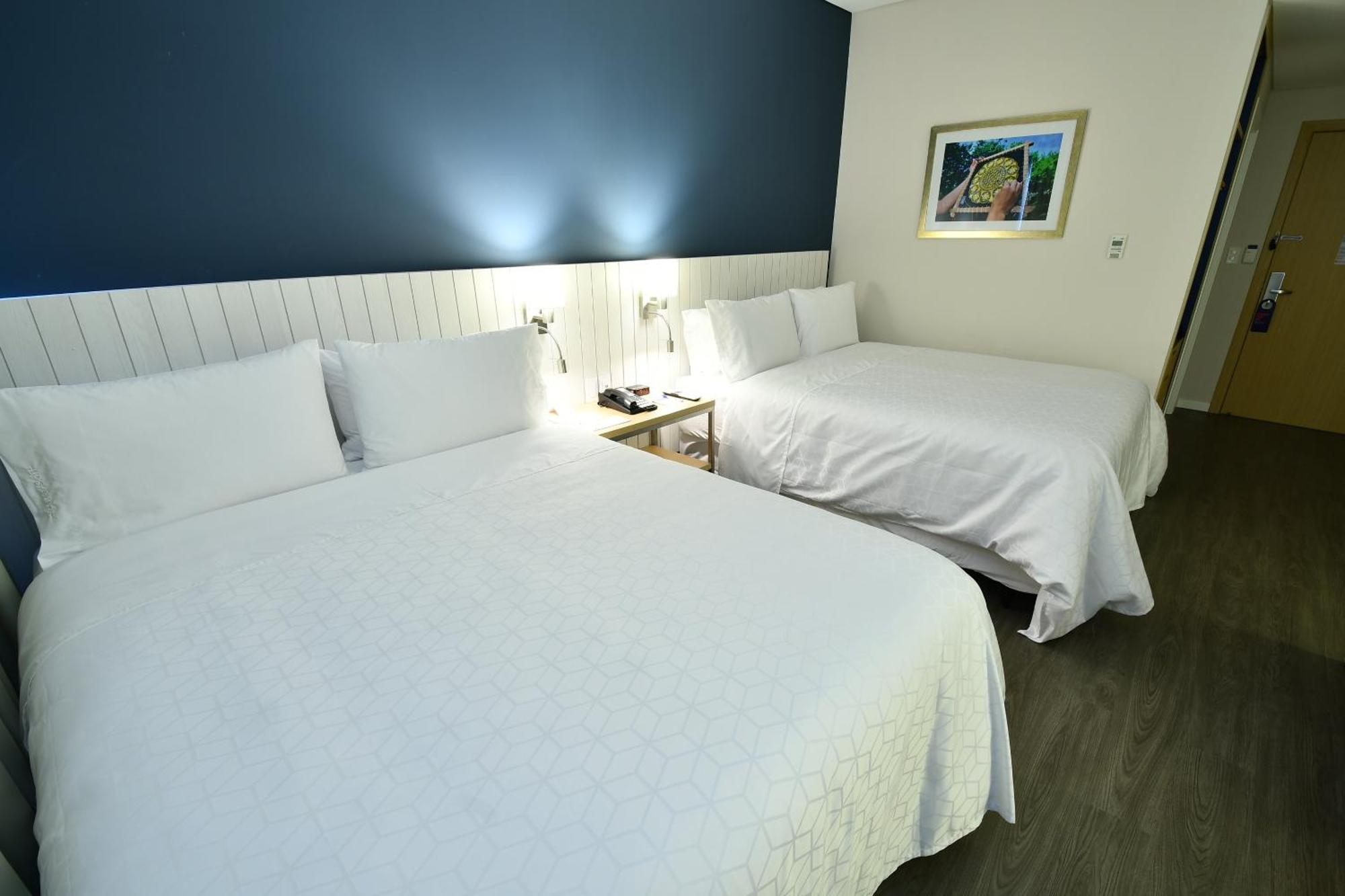 Standard Room Two Queen Beds,1555825561:JPEG